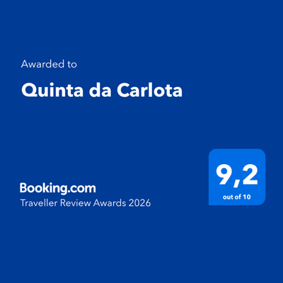 Cartão do Booking.com Traveller Review Awards 2026 atribuído à Quinta da Carlota, com classificação 9,2 em 10.